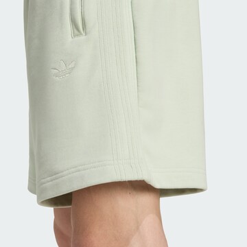 regular Pantaloni 'Premium Essentials' di ADIDAS ORIGINALS in verde