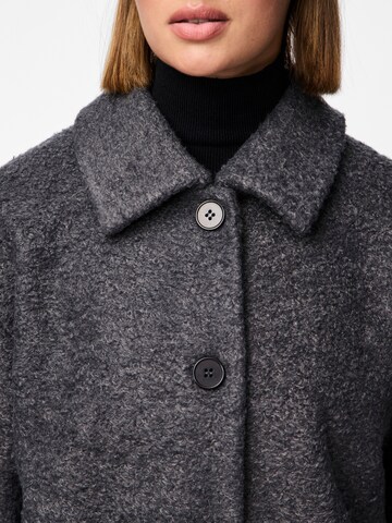 Manteau mi-saison 'PCJENNY' PIECES en gris