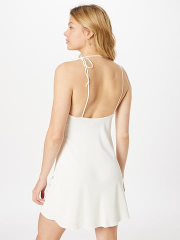 Robe de cocktail Abercrombie & Fitch en blanc