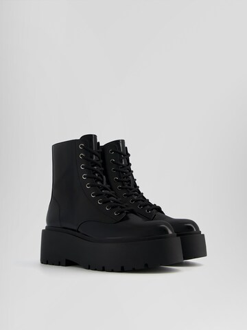 Bottines à lacets Bershka en noir