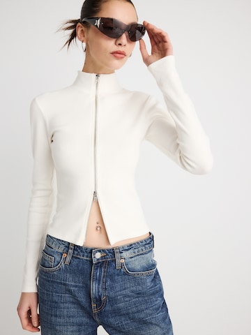 Giacca di felpa di Gina Tricot in bianco