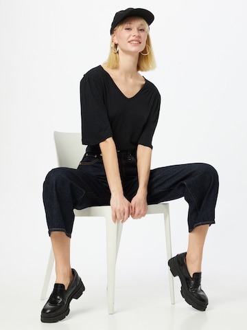 PULZ Jeans - Camiseta 'AMALIE' en negro