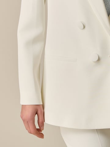 oltre Blazer in White