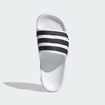 ADIDAS ORIGINALS Μιούλ 'Adilette 22' σε λευκό