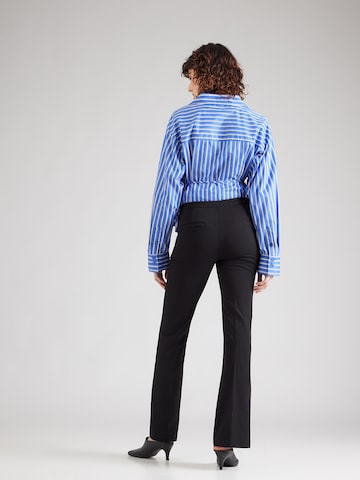 ONLYFlared/zvonoliki kroj Hlače s naborima 'ONLZIBA' - crna boja: stražnji dio