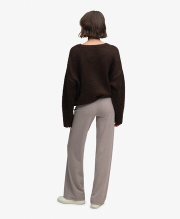 Superdry & Co Flared Broek 'Athletic Essentials' in Bruin