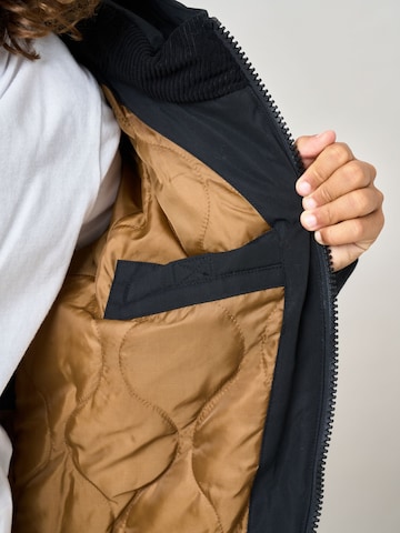 Manteau Deeluxe en noir