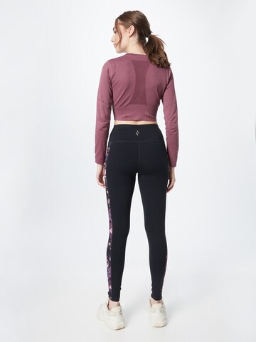 Effilé Pantalon de sport SKECHERS en noir