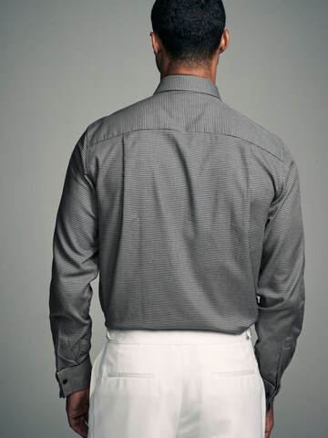 Coupe regular Chemise business Next en gris