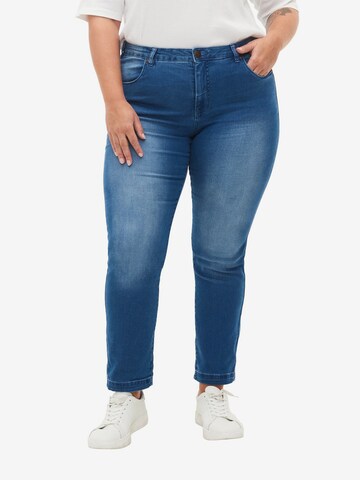 Slimfit Jeans 'Emily' de la Zizzi pe albastru: față