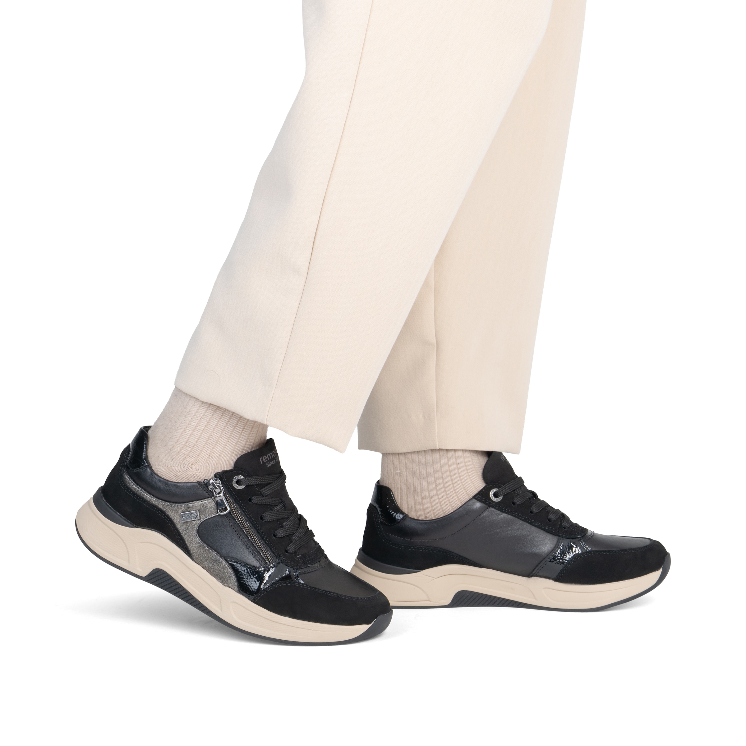 Baskets basses REMONTE en noir : devant