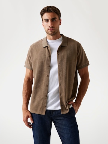 GUESS Regular fit Button Up Shirt in Brown: front