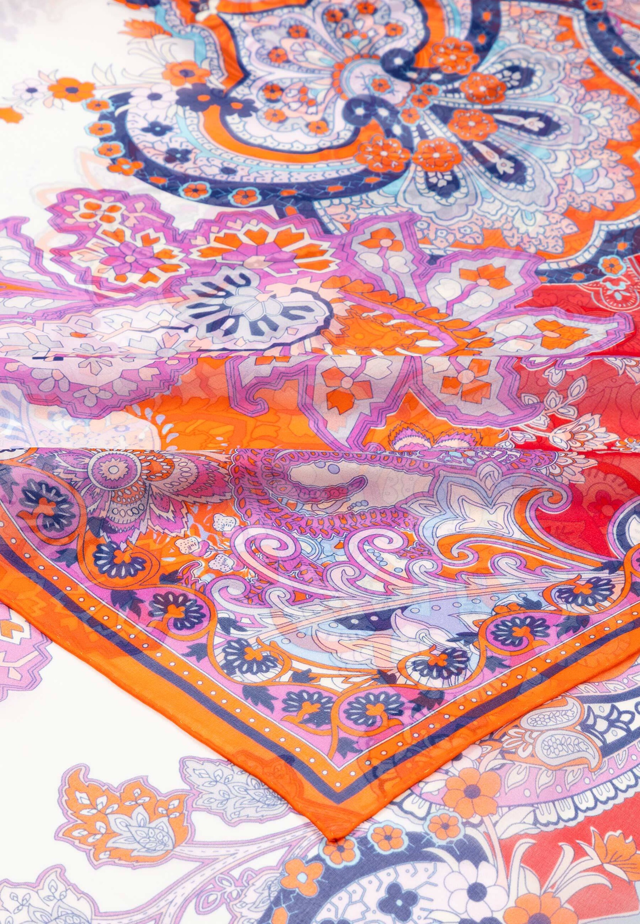 Foulard ' FLOWER FUSION ' di Roeckl in lilla