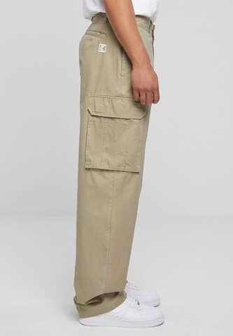 Karl Kani Regular Cargohose in Beige