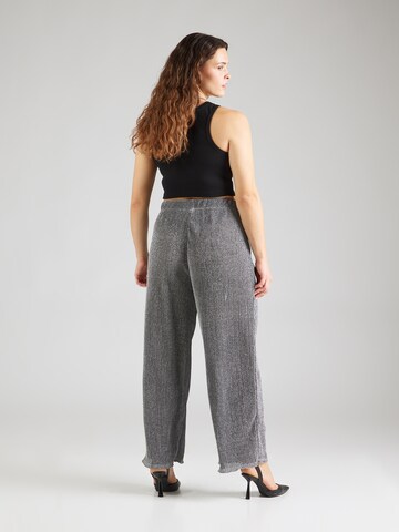 Wide leg Pantaloni 'PCROYA' di PIECES Curve in argento