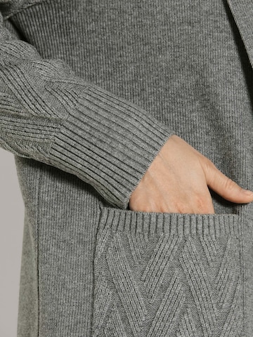 MADELEINE Gebreid vest in Grijs