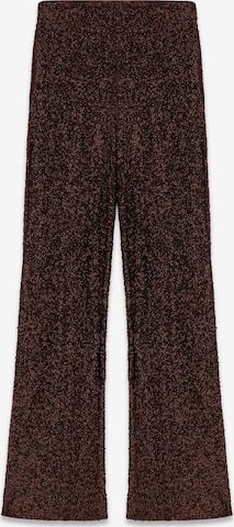 GUESS Pants in Brown: front