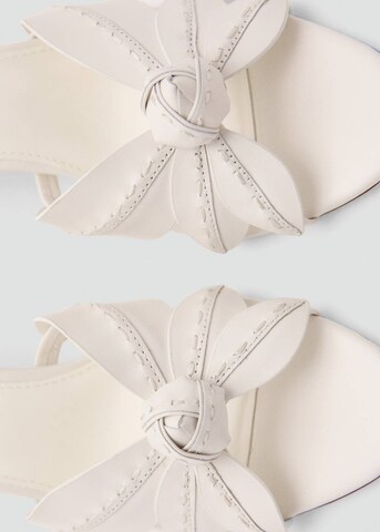 MANGO Pantolette 'Flower' in Beige