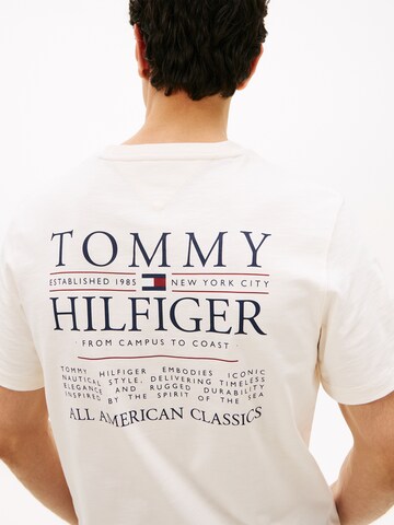 Tricou 'HERITAGE' de la TOMMY HILFIGER pe bej