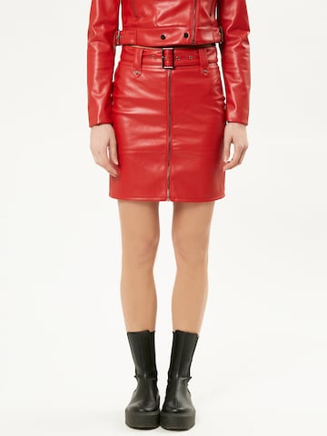 Influencer Skirt in Red: front