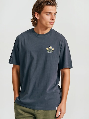 Funky Buddha Shirt in Grey: front
