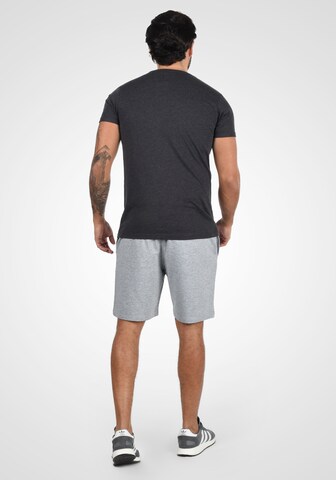 !Solid Regular Sweatshorts 'Tamp' in Grau