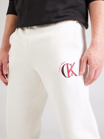 Calvin Klein JeansTapered Hlače - bijela boja