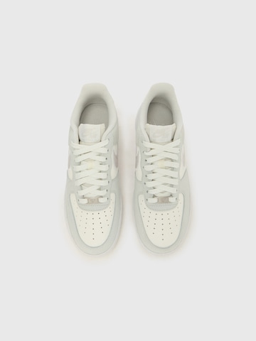 Sneaker bassa 'AIR FORCE 1 '07 LV8' di Nike Sportswear in bianco