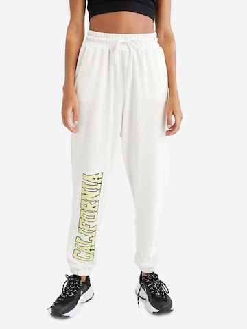 DeFacto Pants in White: front
