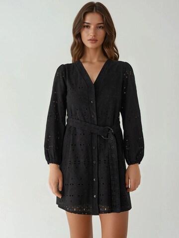 Hiccup Shirt dress in Black: front