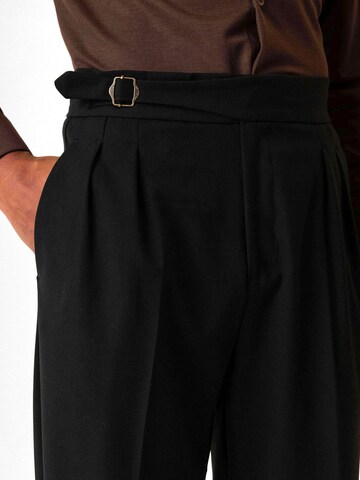 regular Pantaloni con pieghe 'Ludovico' di Antioch in nero