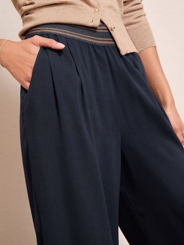 Wide leg Pantaloni con pieghe di Friends Like These in blu