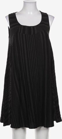 Cut Loose Dress in M in Black: front