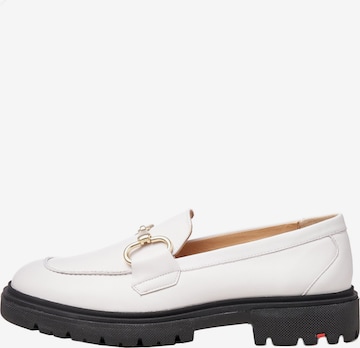 LLOYD Classic Flats in White: front