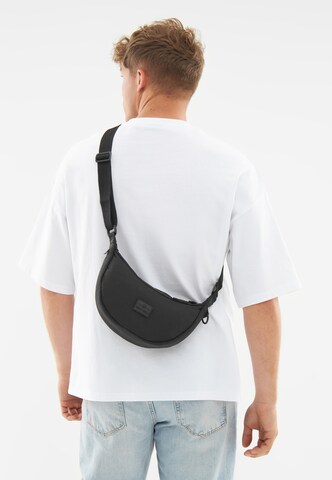 Johnny Urban Half Moon Bag 'Kaia Small' in Schwarz