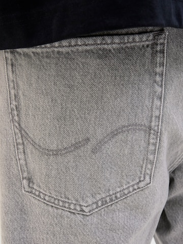 JACK & JONES Loosefit Jeans 'Alex' i grå