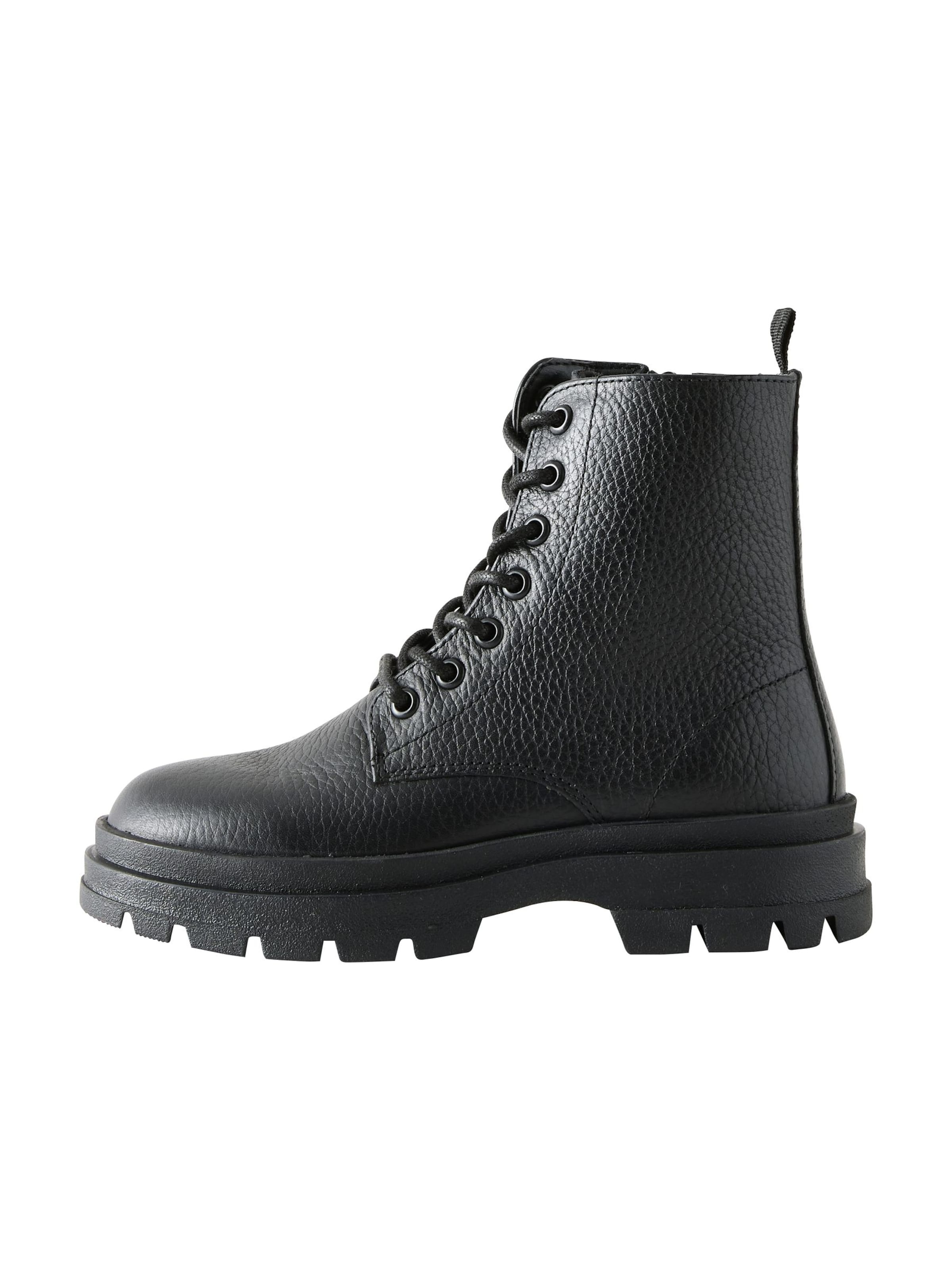 Next Saabas, värv must: eest vaates