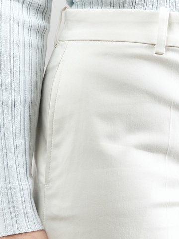 Calvin Klein Jeans Baggy Kalhoty s puky – bílá