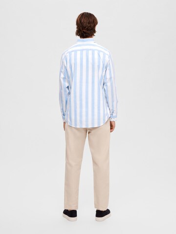 Coupe regular Chemise 'JAMES' SELECTED HOMME en bleu