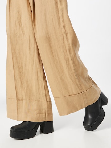 Wide leg Pantaloni con piega frontale di UNITED COLORS OF BENETTON in beige