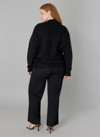 BASE LEVEL CURVY Sweater in Black