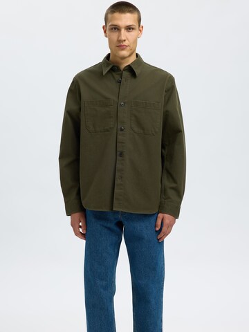 SELECTED Regular fit Button Up Shirt 'SLHTRAVIS' in Green: front