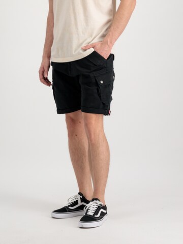 ALPHA INDUSTRIES - Slimfit Pantalón cargo 'Combat' en negro