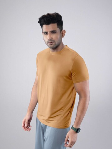 PANTONECLO - Camiseta funcional 'Pantoneclo Men's Gym Crew Neck Short Sleeve T-Shirt' en amarillo