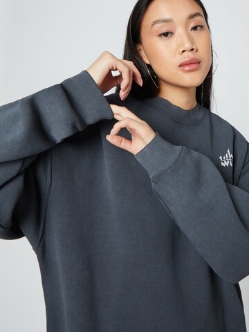 ABOUT YOU x Dardan Sweatshirt 'Jake' in Blau