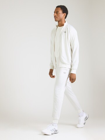 ADIDAS ORIGINALS Joggingová souprava 'TECH ESS' – šedá