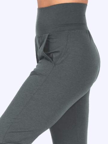 Magadi Regular Workout Pants 'Paula' in Green