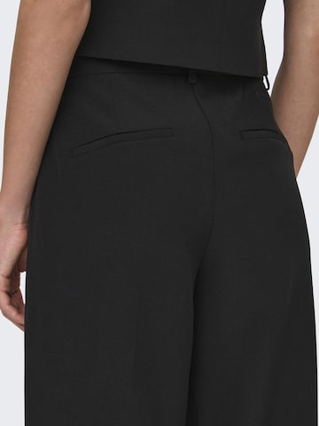 Loosefit Pantalon à plis 'ELLY' ONLY en noir