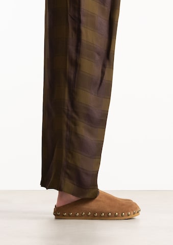 Chaussure basse SACHA en marron : devant