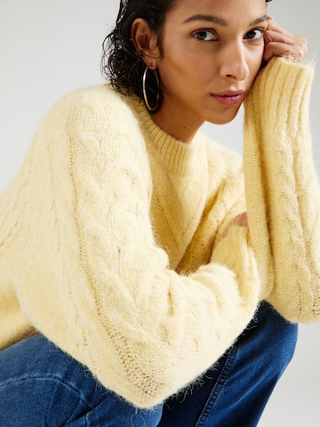 Pull-over TOPSHOP en jaune